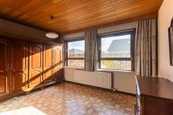 Deze charmante bungalow in Nazareth biedt een uitzonderlijke combinatie van rust, ruimte en potentieel. Dankzij de zeer goede indeling, de overvloed a...