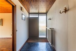 Deze charmante bungalow in Nazareth biedt een uitzonderlijke combinatie van rust, ruimte en potentieel. Dankzij de zeer goede indeling, de overvloed a...