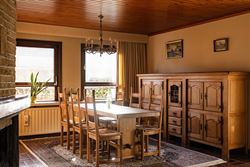 Deze charmante bungalow in Nazareth biedt een uitzonderlijke combinatie van rust, ruimte en potentieel. Dankzij de zeer goede indeling, de overvloed a...