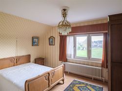 Ontdek deze ruime en solide gezinswoning gelegen op een prachtig perceel van 1007 m². Met een bewoonbare oppervlakte van 219 m² en vier slaapkamers ...