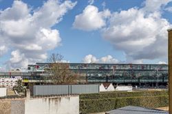 WENST U EEN BEZOEK? SURF NAAR ONZE SITE: WWW.INFINIMO.BE > ZOEK DE DESBETREFFENDE EIGENDOM > REGISTREER U VIA DE KNOP ‘PLAN EEN BEZOEK’.
Het appa...