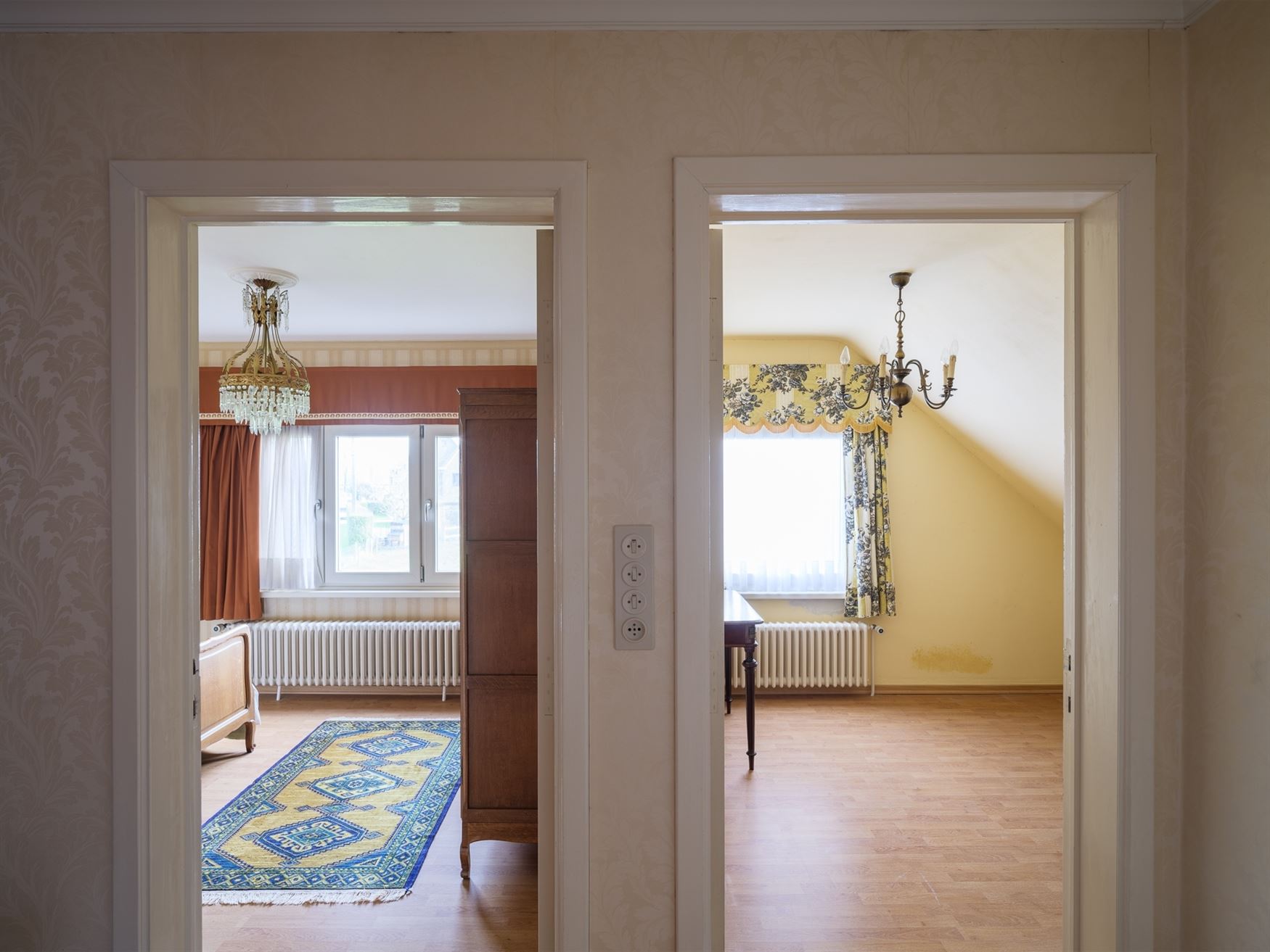 Ontdek deze ruime en solide gezinswoning gelegen op een prachtig perceel van 1007 m². Met een bewoonbare oppervlakte van 219 m² en vier slaapkamers ...