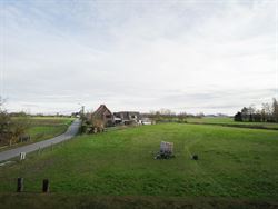 Ontdek deze ruime en solide gezinswoning gelegen op een prachtig perceel van 1007 m². Met een bewoonbare oppervlakte van 219 m² en vier slaapkamers ...