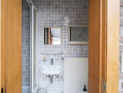 Ontdek deze ruime en solide gezinswoning gelegen op een prachtig perceel van 1007 m². Met een bewoonbare oppervlakte van 219 m² en vier slaapkamers ...