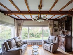 Ontdek deze ruime en solide gezinswoning gelegen op een prachtig perceel van 1007 m². Met een bewoonbare oppervlakte van 219 m² en vier slaapkamers ...