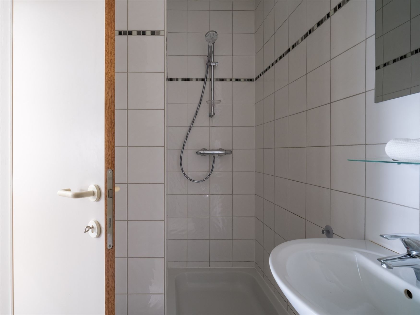 WENST U EEN BEZOEK? SURF NAAR ONZE SITE: WWW.INFINIMO.BE > ZOEK DE DESBETREFFENDE EIGENDOM > REGISTREER U VIA DE KNOP ‘PLAN EEN BEZOEK’.
Het appa...