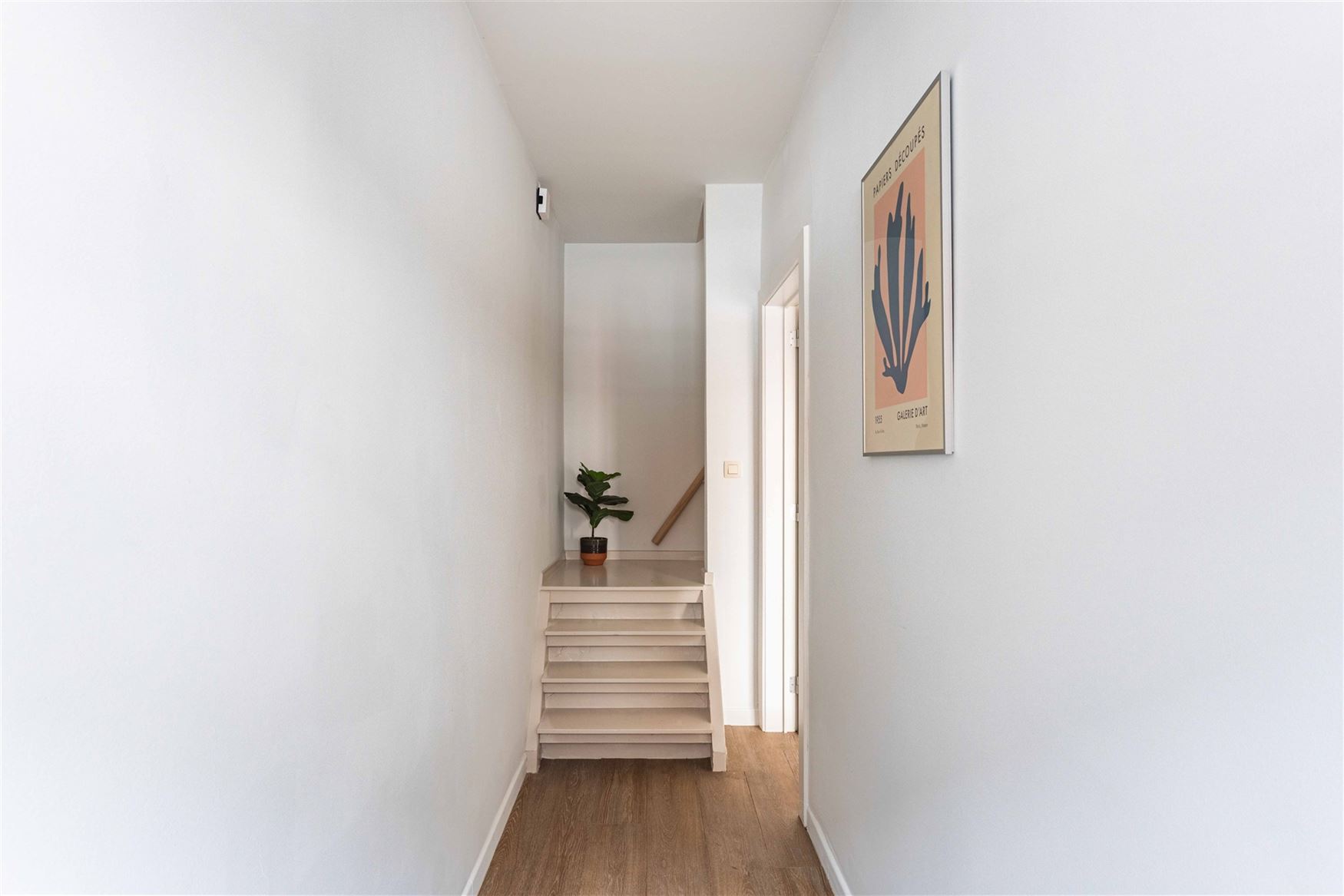 In de pittoreske dorpskern van Sint-Denijs-Westrem, op slechts enkele minuten verwijderd van Sint-Martens-Latem en Gent-centrum.

Hier geniet je van...