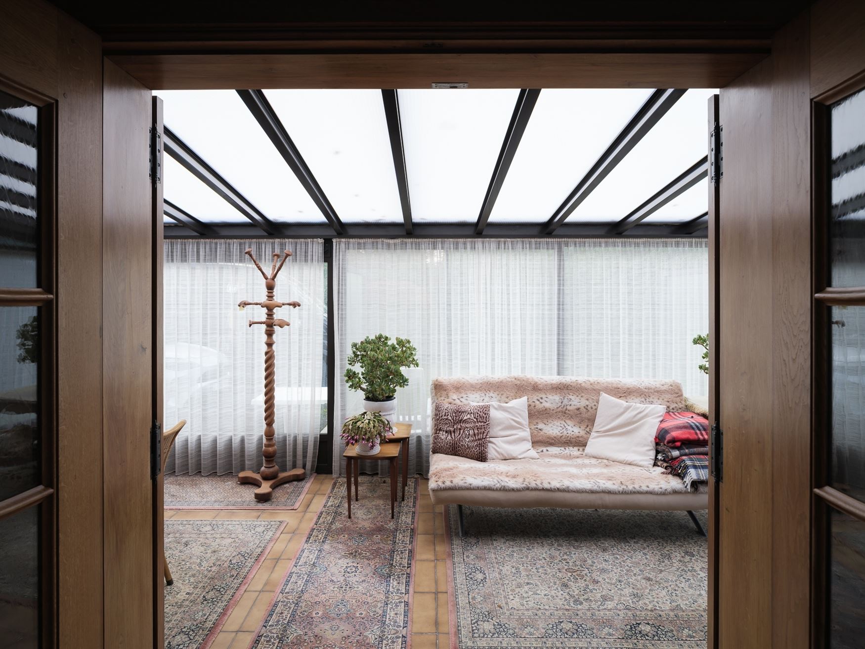 Ontdek deze ruime en solide gezinswoning gelegen op een prachtig perceel van 1007 m². Met een bewoonbare oppervlakte van 219 m² en vier slaapkamers ...