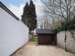 In de pittoreske dorpskern van Sint-Denijs-Westrem, op slechts enkele minuten verwijderd van Sint-Martens-Latem en Gent-centrum.

Hier geniet je van...