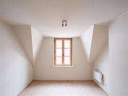 In de pittoreske dorpskern van Sint-Denijs-Westrem, op slechts enkele minuten verwijderd van Sint-Martens-Latem en Gent-centrum.

Hier geniet je van...