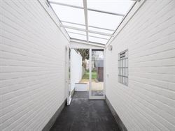 In de pittoreske dorpskern van Sint-Denijs-Westrem, op slechts enkele minuten verwijderd van Sint-Martens-Latem en Gent-centrum.

Hier geniet je van...