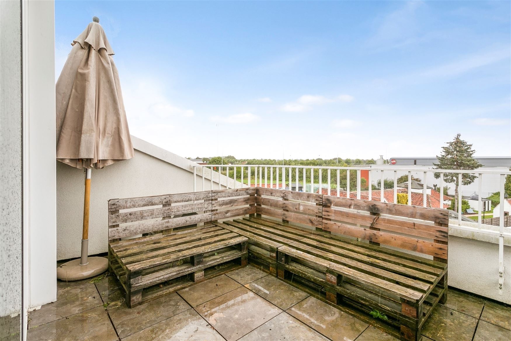 WENST U EEN BEZOEK? SURF NAAR ONZE SITE: WWW.INFINIMO.BE > ZOEK DE DESBETREFFENDE EIGENDOM > REGISTREER U VIA DE KNOP ‘PLAN EEN BEZOEK’.
Dit appa...