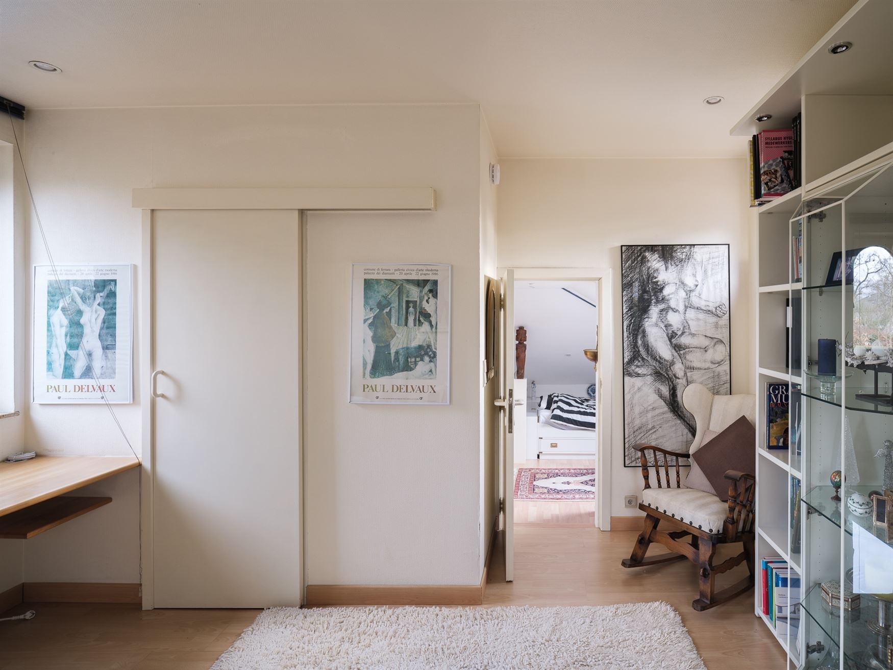 Ontdek deze prachtige villa, gelegen op een royaal perceel van 2.764 m², waar ruimte, comfort en Mediterrane charme samenkomen. De gelijkvloerse inko...