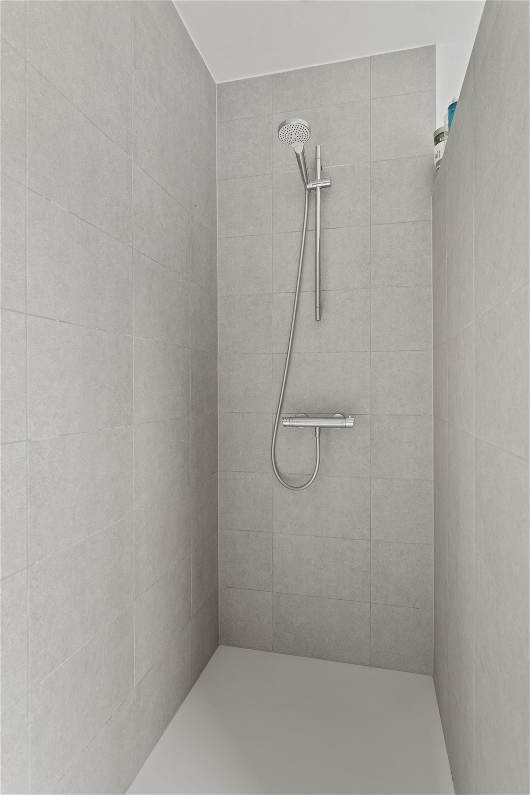 WENST U EEN BEZOEK? SURF NAAR ONZE SITE: WWW.INFINIMO.BE > ZOEK DE DESBETREFFENDE EIGENDOM > REGISTREER U VIA DE KNOP ‘PLAN EEN BEZOEK’.
Wie op z...