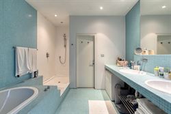 WENST U EEN BEZOEK? SURF NAAR ONZE SITE: WWW.INFINIMO.BE > ZOEK DE DESBETREFFENDE EIGENDOM > REGISTREER U VIA DE KNOP ‘PLAN EEN BEZOEK’.
Deze pra...