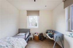 Gelegen in de doodlopende straat Nestevoorde 12 te Zomergem, biedt deze BEN-woning in pastoriestijl de perfecte combinatie van modern comfort en energ...