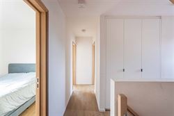 Gelegen in de doodlopende straat Nestevoorde 12 te Zomergem, biedt deze BEN-woning in pastoriestijl de perfecte combinatie van modern comfort en energ...