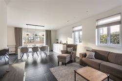 Gelegen in de doodlopende straat Nestevoorde 12 te Zomergem, biedt deze BEN-woning in pastoriestijl de perfecte combinatie van modern comfort en energ...