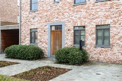 Gelegen in de doodlopende straat Nestevoorde 12 te Zomergem, biedt deze BEN-woning in pastoriestijl de perfecte combinatie van modern comfort en energ...