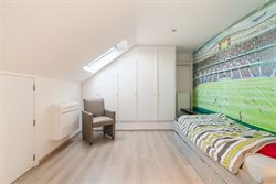 In het groene en rustige Oosterzele, verscholen in een prachtige natuurlijke omgeving, bevindt zich deze indrukwekkende villa die ruimte, comfort en e...