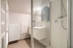 In het groene en rustige Oosterzele, verscholen in een prachtige natuurlijke omgeving, bevindt zich deze indrukwekkende villa die ruimte, comfort en e...