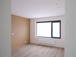 In het gegeerde en rustige Rijvisschepark te Zwijnaarde bevindt zich deze volledig gerenoveerde, luxueus afgewerkte eigendom met een uitzonderlijke EP...