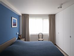 In het gegeerde en rustige Rijvisschepark te Zwijnaarde bevindt zich deze volledig gerenoveerde, luxueus afgewerkte eigendom met een uitzonderlijke EP...