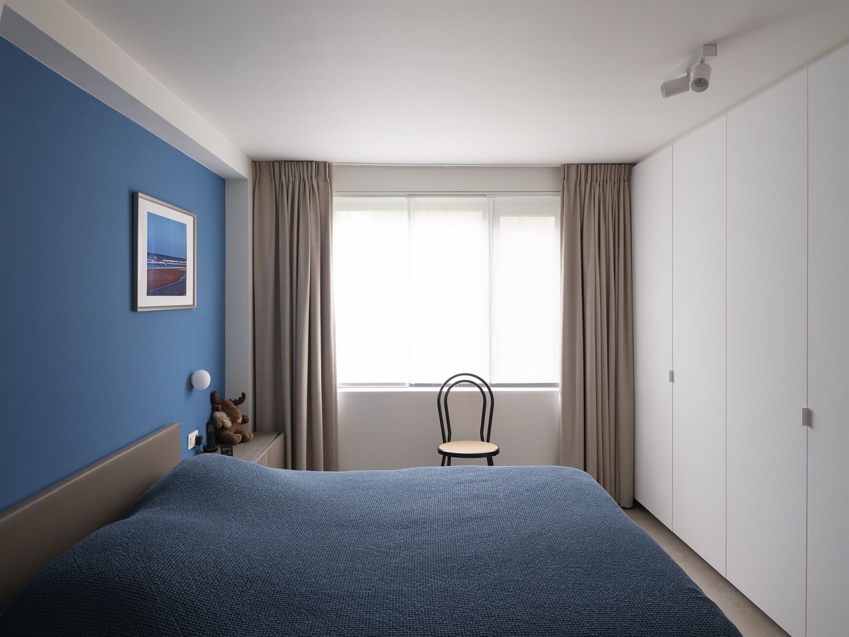 In het gegeerde en rustige Rijvisschepark te Zwijnaarde bevindt zich deze volledig gerenoveerde, luxueus afgewerkte eigendom met een uitzonderlijke EP...