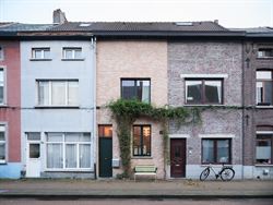In een rustige en aangename buurt te Gent vinden we deze totaal gerenoveerde woning (2022 en 2025), waar authentieke charme en modern wooncomfort perf...