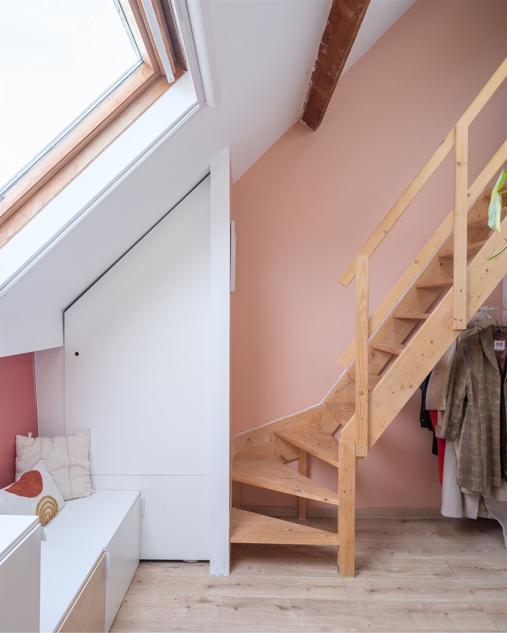 In een rustige en aangename buurt te Gent vinden we deze totaal gerenoveerde woning (2022 en 2025), waar authentieke charme en modern wooncomfort perf...