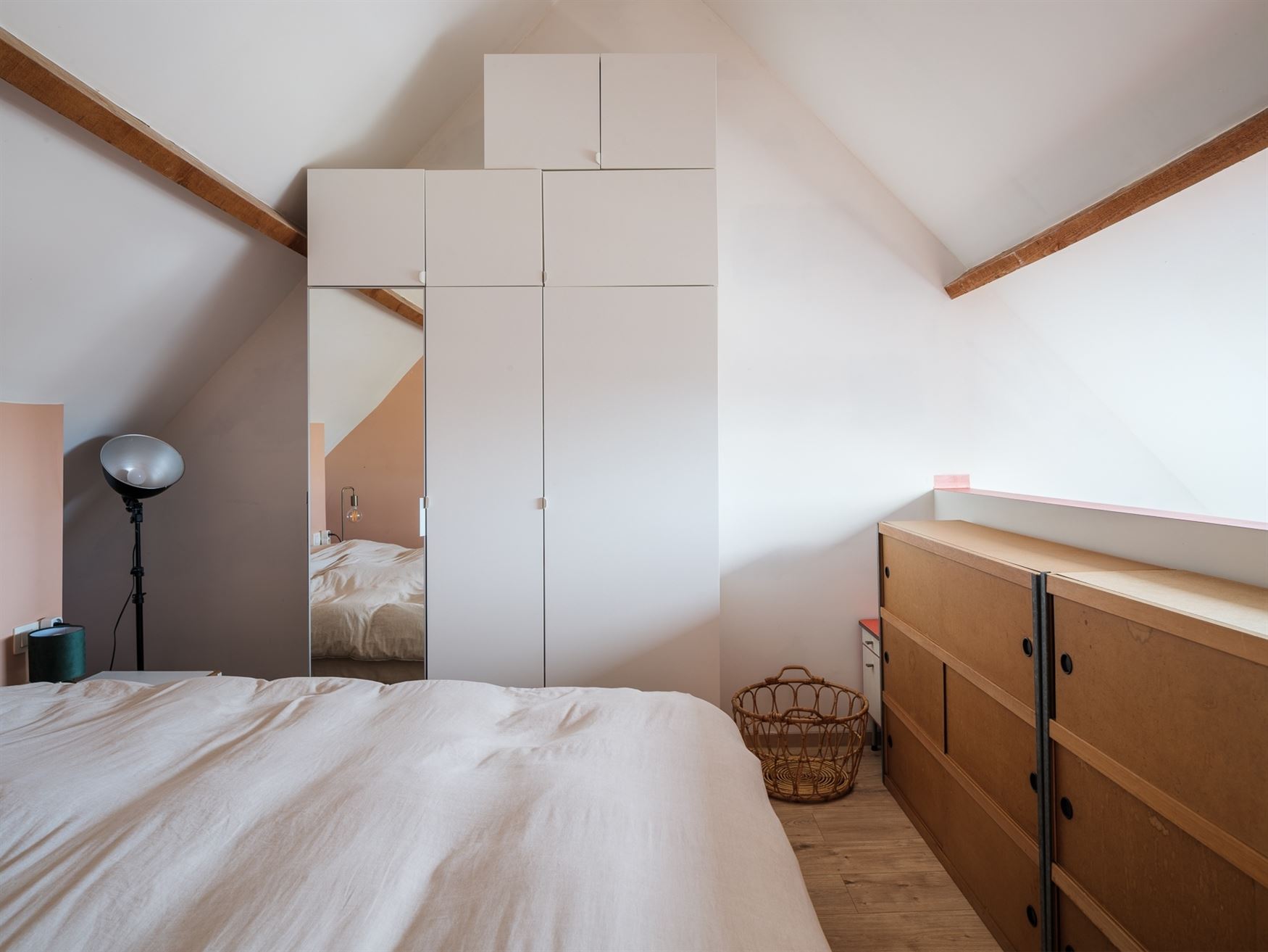 In een rustige en aangename buurt te Gent vinden we deze totaal gerenoveerde woning (2022 en 2025), waar authentieke charme en modern wooncomfort perf...