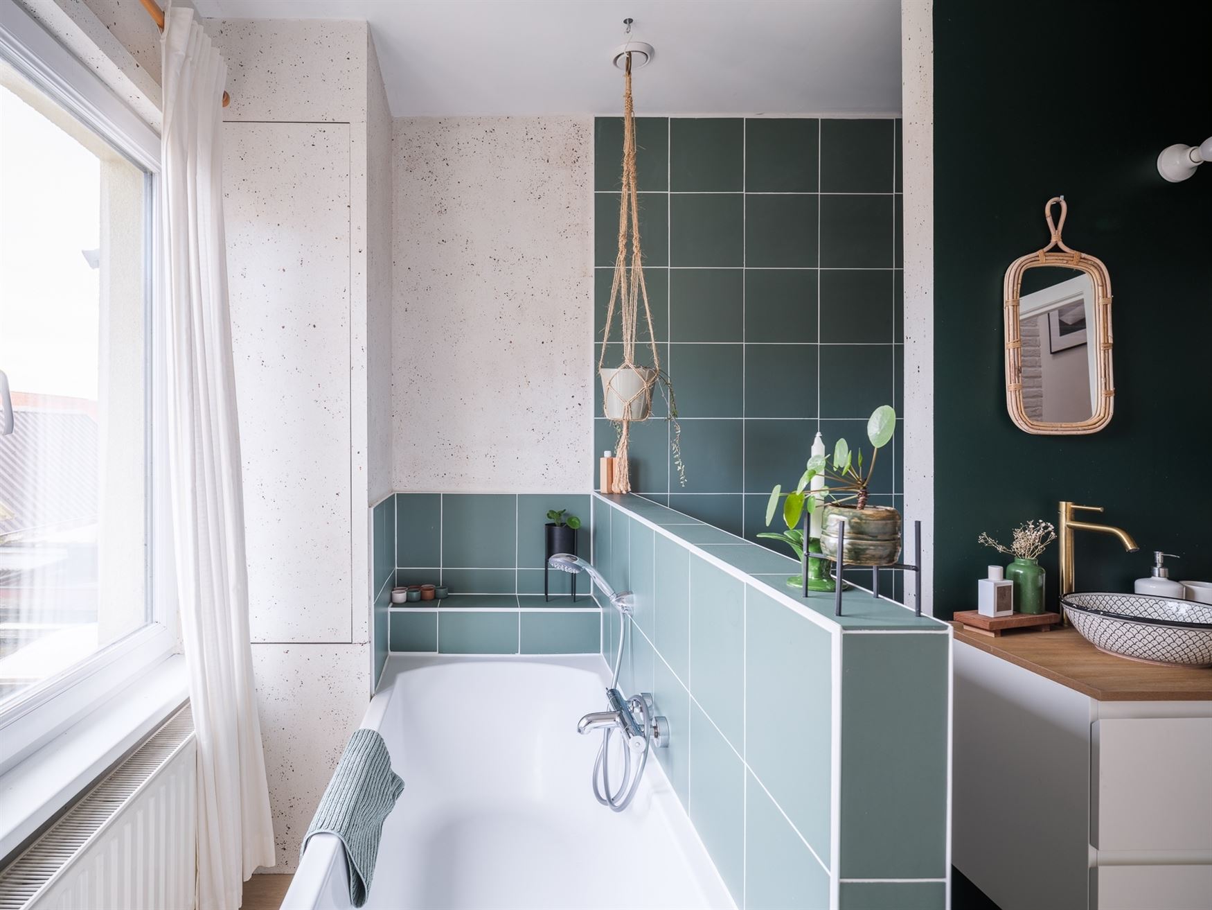 In een rustige en aangename buurt te Gent vinden we deze totaal gerenoveerde woning (2022 en 2025), waar authentieke charme en modern wooncomfort perf...