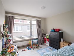 In een groene, rustige buurt van Sint-Amandsberg vind je dit bijzonder appartement met ruimte voor persoonlijke touch, verwijzend naar her modelappart...