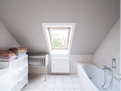 Centraal gelegen tussen Aalter en het charmante Bellem, bevindt zich deze ruime gezinswoning. Ideaal voor wie op zoek is naar een comfortabele gezinsw...