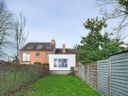 Centraal gelegen tussen Aalter en het charmante Bellem, bevindt zich deze ruime gezinswoning. Ideaal voor wie op zoek is naar een comfortabele gezinsw...