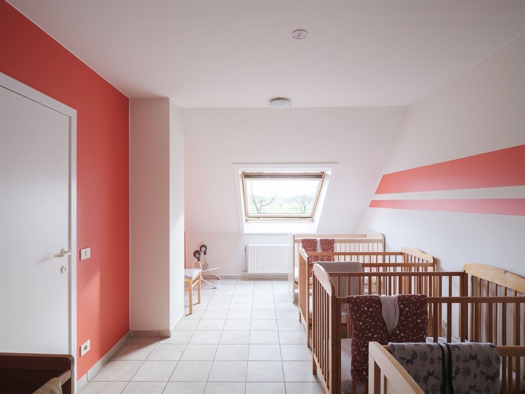 Centraal gelegen tussen Aalter en het charmante Bellem, bevindt zich deze ruime gezinswoning. Ideaal voor wie op zoek is naar een comfortabele gezinsw...