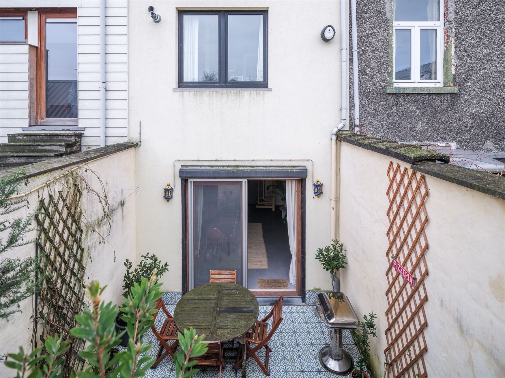 In een rustige en aangename buurt te Gent vinden we deze totaal gerenoveerde woning (2022 en 2025), waar authentieke charme en modern wooncomfort perf...