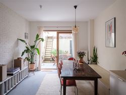 In een rustige en aangename buurt te Gent vinden we deze totaal gerenoveerde woning (2022 en 2025), waar authentieke charme en modern wooncomfort perf...