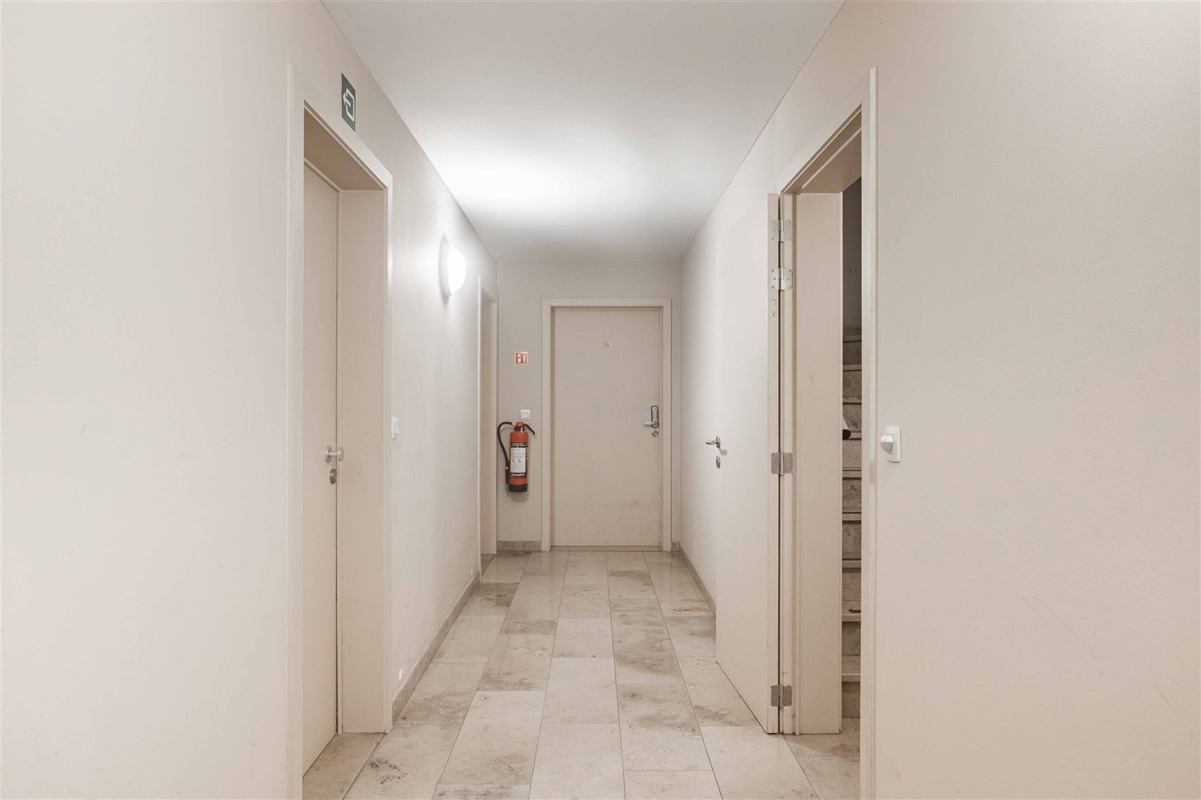 Op zoek naar een slim ingedeeld appartement op een uitstekende ligging? Dit charmante appartement op de Hundelgemsesteenweg in Merelbeke combineert co...