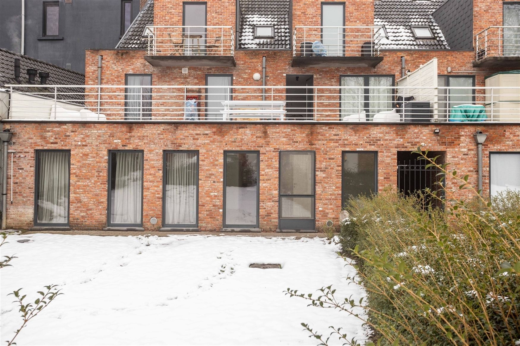 Op zoek naar een slim ingedeeld appartement op een uitstekende ligging? Dit charmante appartement op de Hundelgemsesteenweg in Merelbeke combineert co...