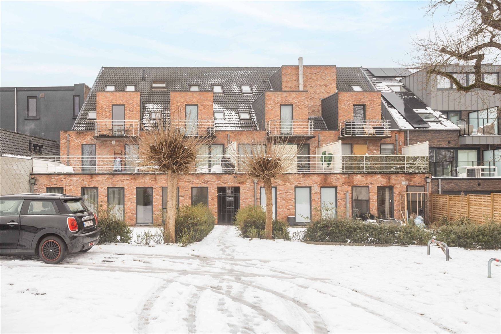 Op zoek naar een slim ingedeeld appartement op een uitstekende ligging? Dit charmante appartement op de Hundelgemsesteenweg in Merelbeke combineert co...