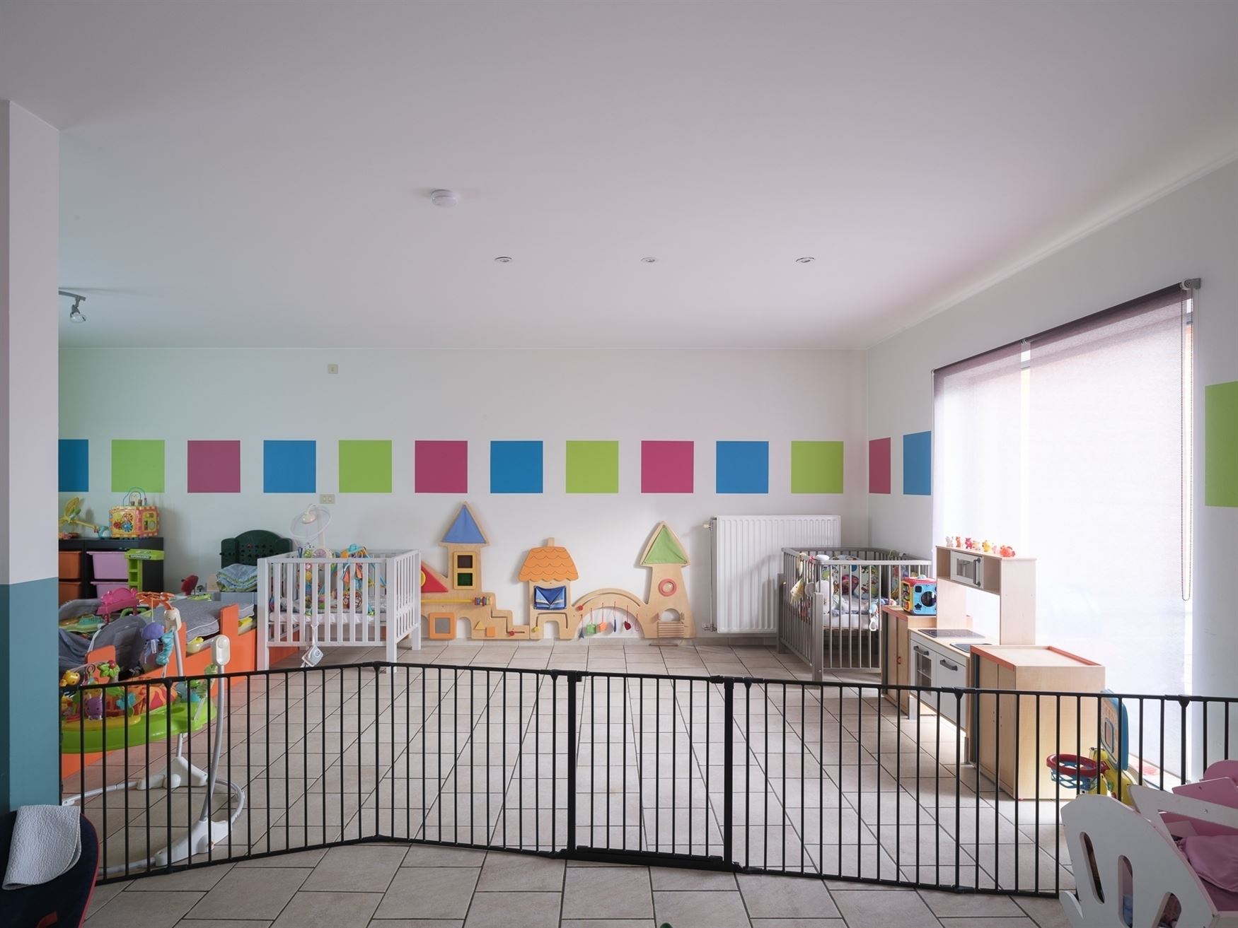 Centraal gelegen tussen Aalter en het charmante Bellem, bevindt zich deze ruime gezinswoning. Ideaal voor wie op zoek is naar een comfortabele gezinsw...