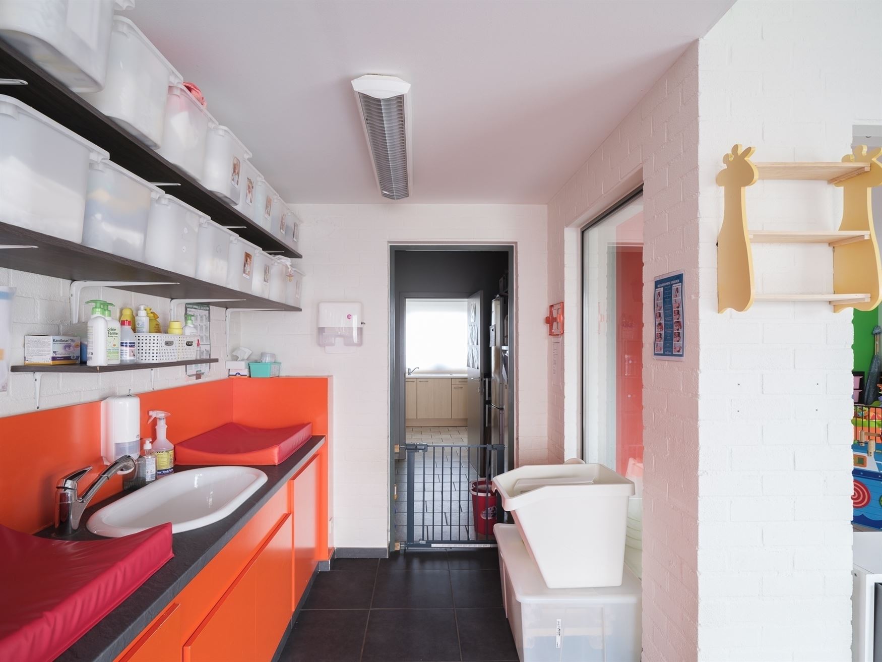 Centraal gelegen tussen Aalter en het charmante Bellem, bevindt zich deze ruime gezinswoning. Ideaal voor wie op zoek is naar een comfortabele gezinsw...