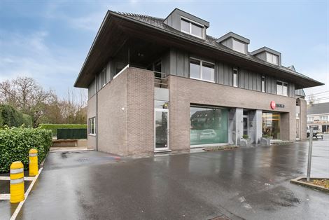 WENST U EEN BEZOEK? SURF NAAR ONZE SITE: WWW.INFINIMO.BE > ZOEK DE DESBETREFFENDE EIGENDOM > REGISTREER U VIA DE KNOP ‘PLAN EEN BEZOEK’.
Gelegen ...