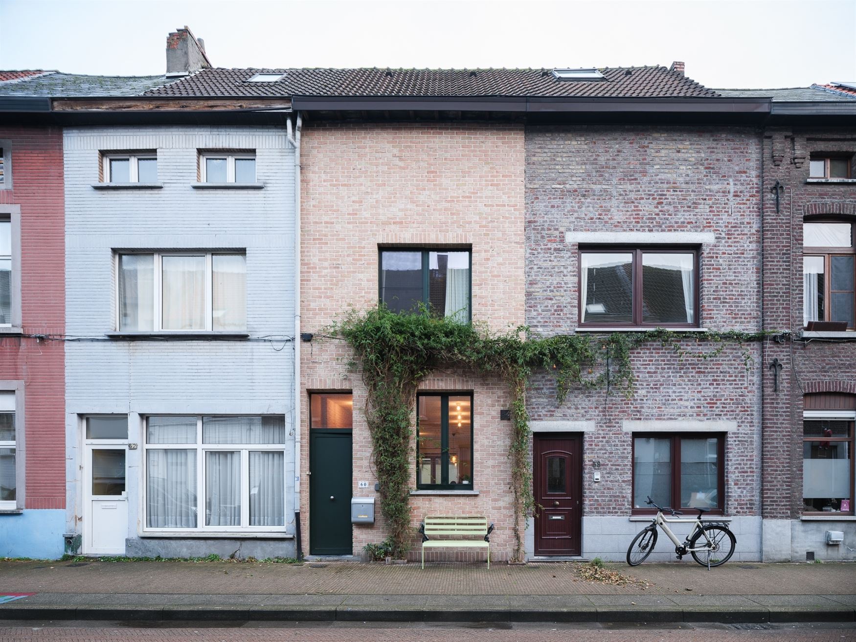 In een rustige en aangename buurt te Gent vinden we deze totaal gerenoveerde woning (2022 en 2025), waar authentieke charme en modern wooncomfort perf...