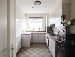 In een groene, rustige buurt van Sint-Amandsberg vind je dit bijzonder appartement met ruimte voor persoonlijke touch, verwijzend naar her modelappart...