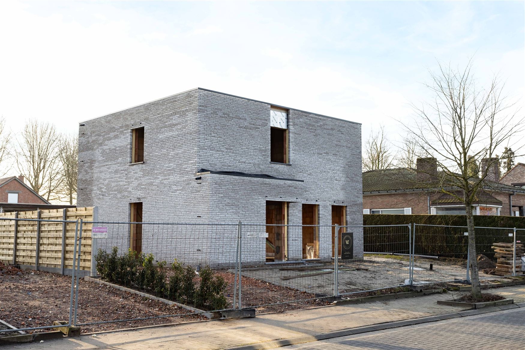 6% BTW MOGELIJK OP DE CONSTRUCTIEWAARDE
In het rustige en groene Lotenhulle, een charmante deelgemeente van Aalter, realiseert een lokaal gerenommeer...