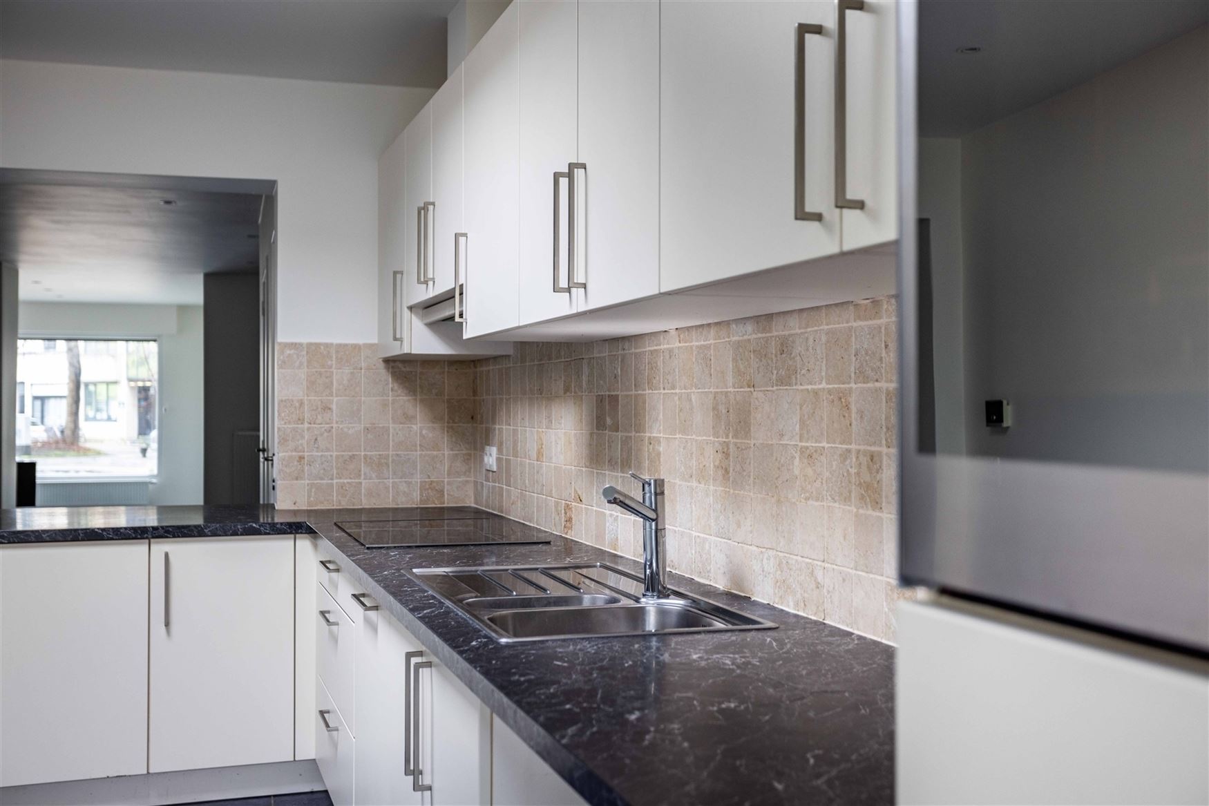 Op zoek naar een ruime woning op een topligging in Gent? Deze eigendom in de Opvoedingstraat combineert ruimte, comfort en een uitstekende bereikbaarh...