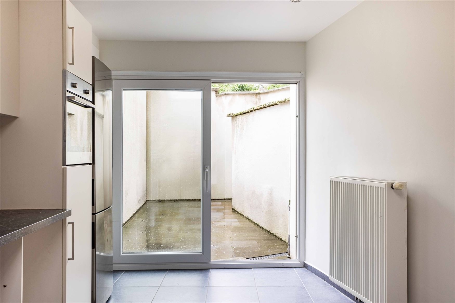 Op zoek naar een ruime woning op een topligging in Gent? Deze eigendom in de Opvoedingstraat combineert ruimte, comfort en een uitstekende bereikbaarh...