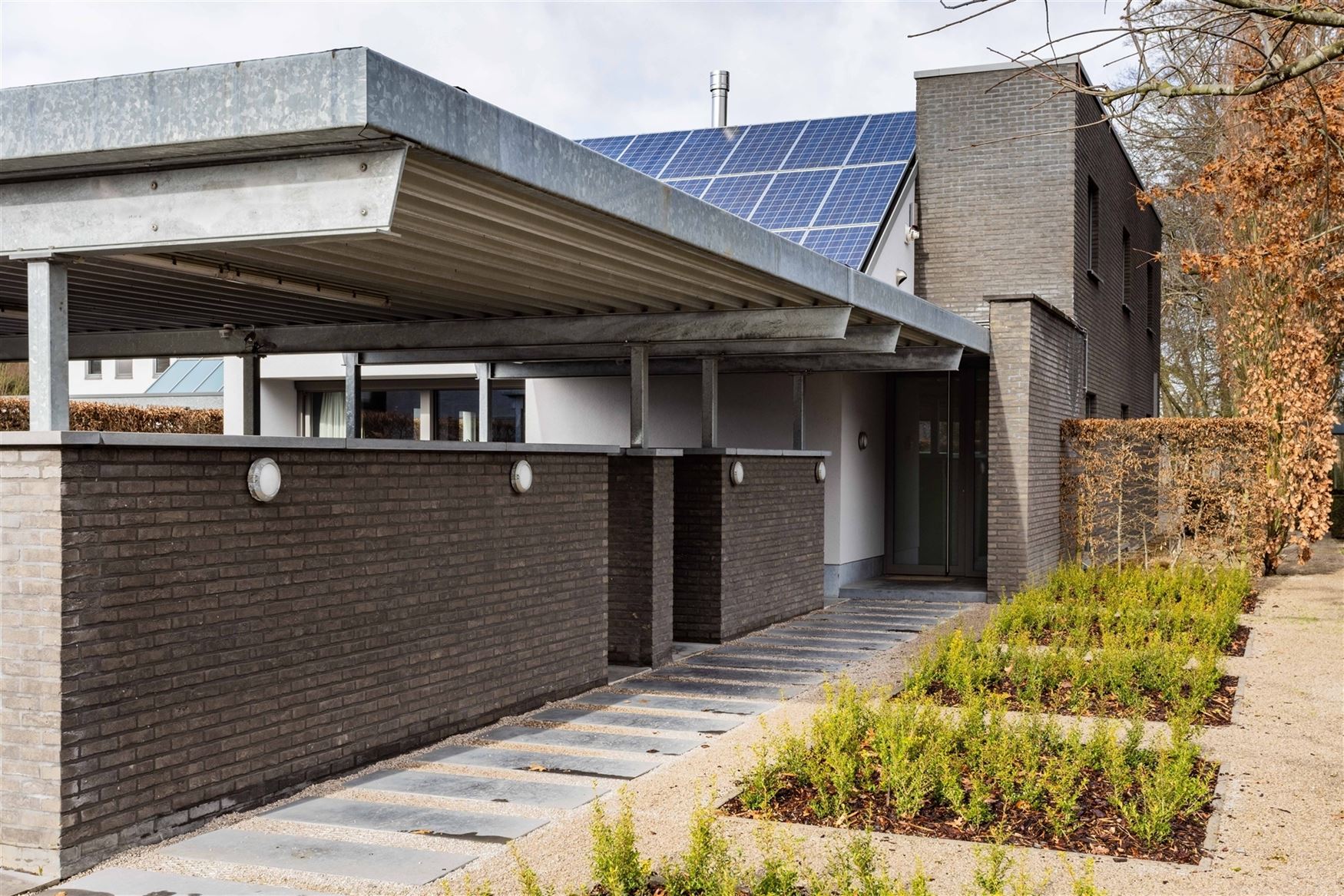 Gelegen in een residentiële bosrijke villawijk (één van de meest gegeerde en exclusieve woonzones uit de regio) en in een bijzonder rustige woonomg...